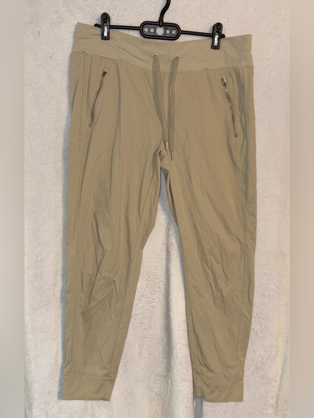 Athleta size 12 tan Trekkie North jogger pants